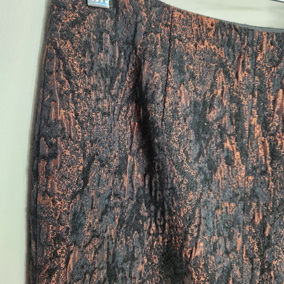 W by Worth skirt women's size 2 crinkle jacquard front slit pencil textured - Picture 2 of 5